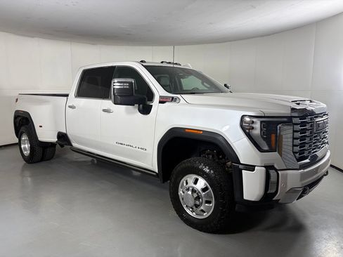Used 2024 GMC Sierra 3500 Denali w/ Denali Reserve Package AWD/4WD image 2