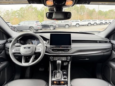 New 2026 Jeep Compass Latitude image 17