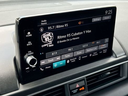 Used 2025 Honda Pilot EX-L image 17