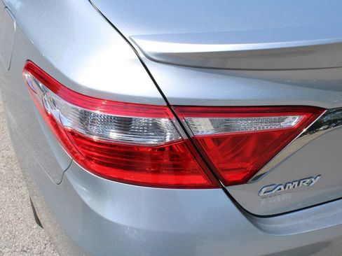 Used 2017 Toyota Camry SE FWD image 12