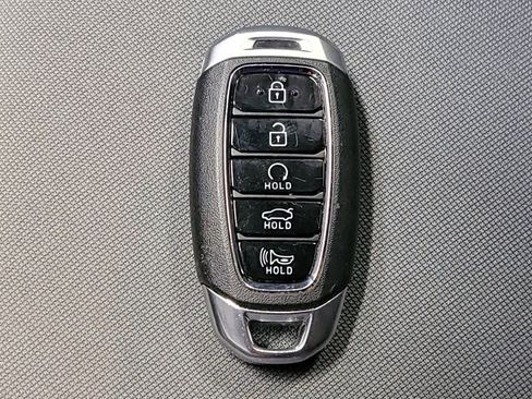 Used 2023 Hyundai Elantra SEL w/ Preferred Accessory Package FWD image 32