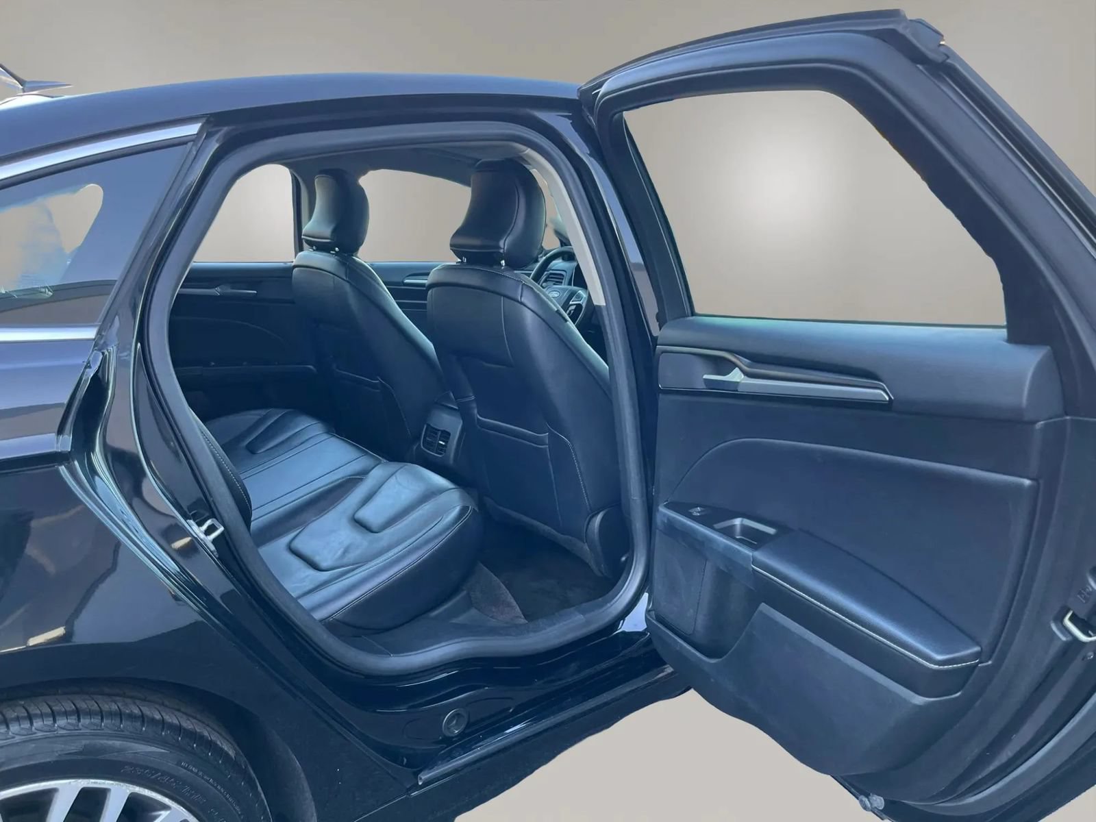 Used 2018 Ford Fusion Titanium FWD image 18