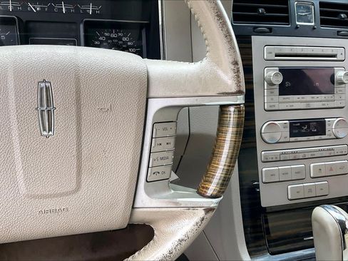 Used 2010 Lincoln Navigator 4WD image 23