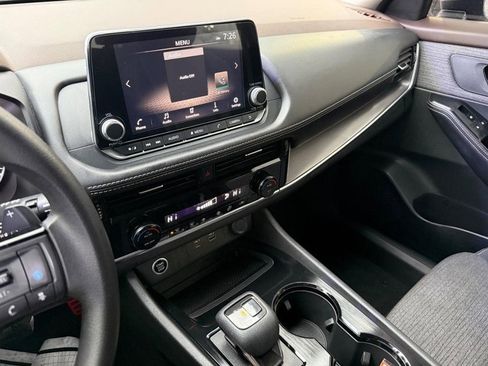 Used 2021 Nissan Rogue SV image 25