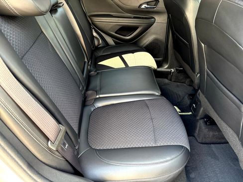 Used 2022 Buick Encore Preferred w/ Safety Package image 27