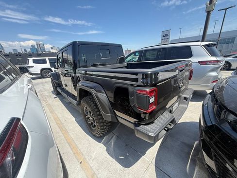 Used 2025 Jeep Gladiator Sport AWD/4WD image 4