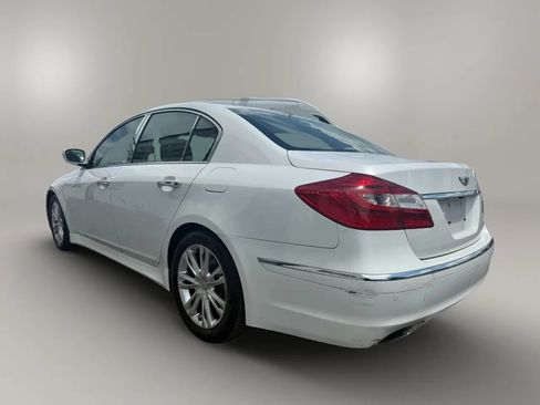 Used 2013 Hyundai Genesis 3.8 w/ Technology Pkg RWD image 9