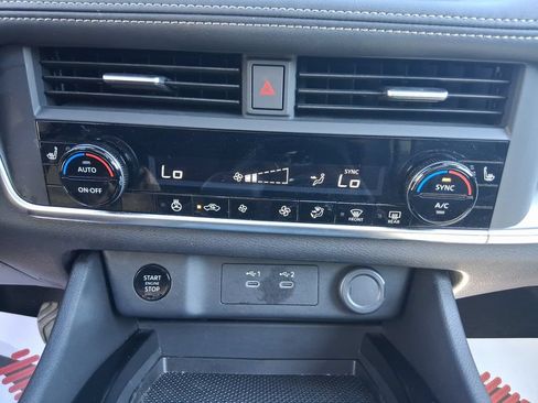 Used 2024 Nissan Rogue SV w/ SV Premium Package AWD/4WD image 30