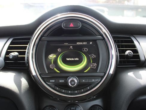 Used 2018 MINI Cooper 2-Door Hardtop w/ Signature Line Package FWD image 23