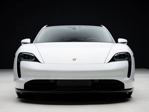 Used 2023 Porsche Taycan image 8