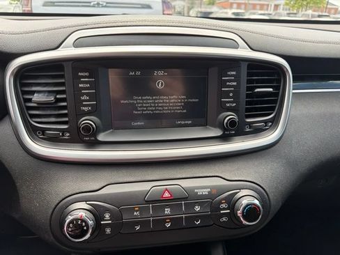 Used 2019 Kia Sorento L FWD image 8