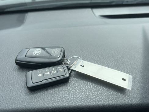 Used 2019 Toyota Camry XLE image 14