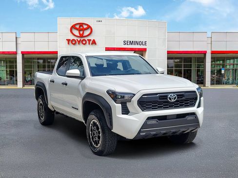Used 2025 Toyota Tacoma TRD Off-Road AWD/4WD image 2