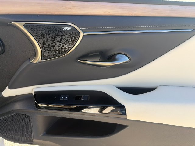 Certified 2024 Lexus ES 350 Ultra Luxury w/ Accessory Package (Z2) FWD image 30