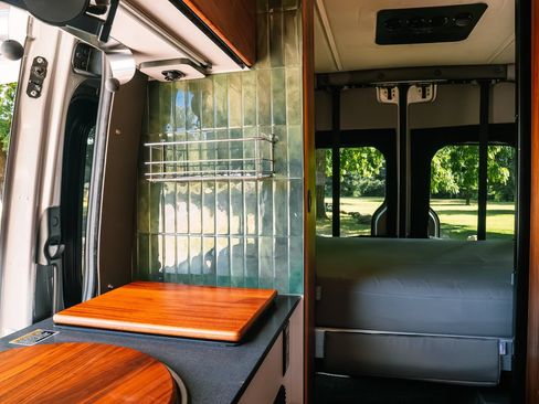Used 2018 Mercedes-Benz Sprinter 2500 image 18