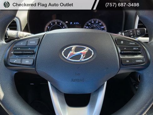 Used 2020 Hyundai Venue SEL FWD image 12