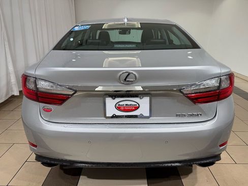 Used 2017 Lexus ES 350 w/ Luxury Package image 4