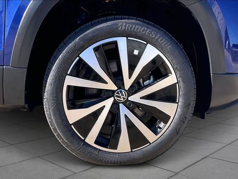 Used 2024 Volkswagen Taos SE image 10