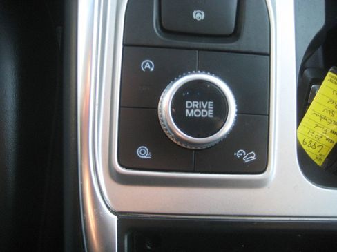 Used 2021 Ford Explorer XLT w/ Equipment Group 202A image 21