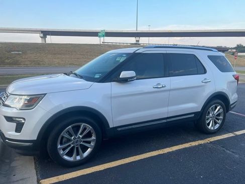 Used 2018 Ford Explorer Limited AWD/4WD image 3