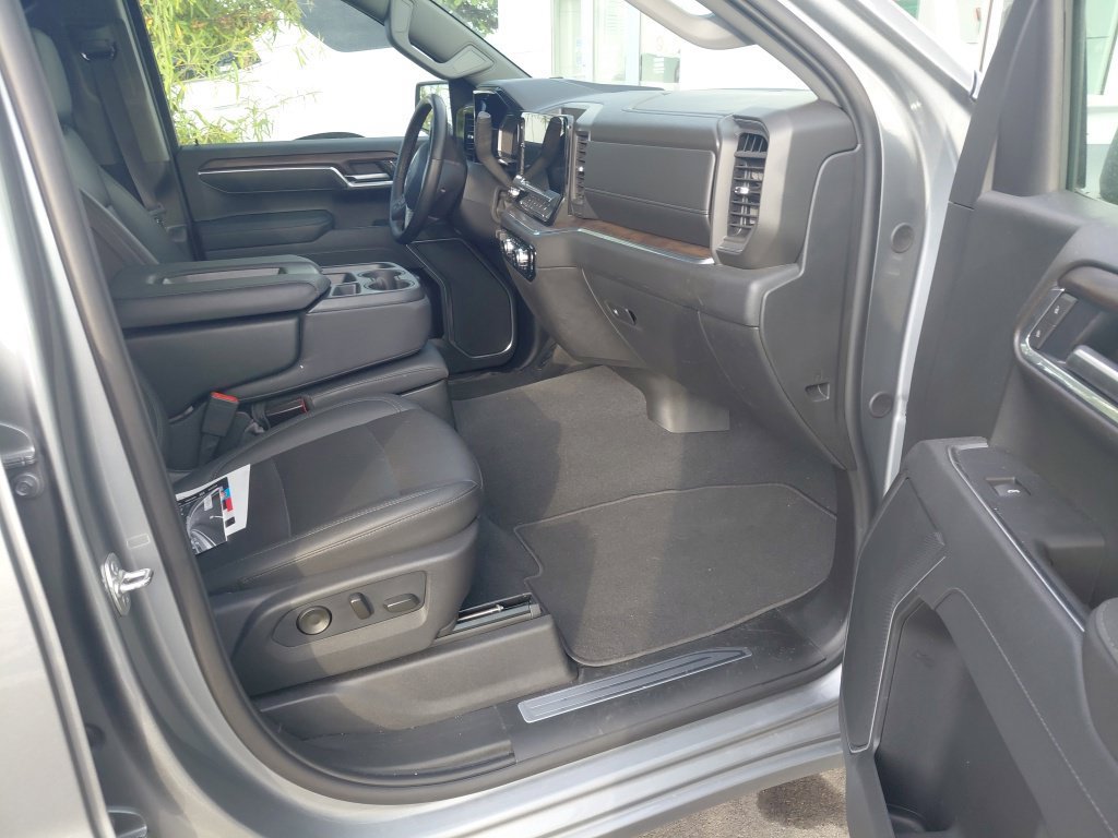 Used 2026 GMC Sierra 1500 SLT RWD image 15