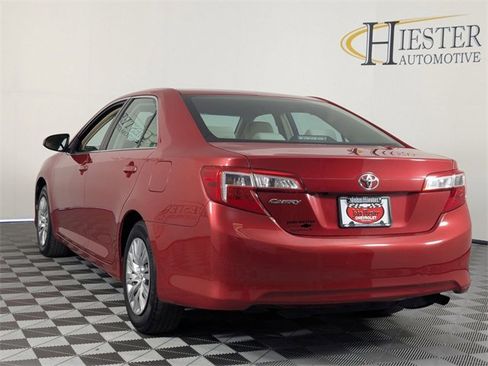 Used 2014 Toyota Camry SE image 5