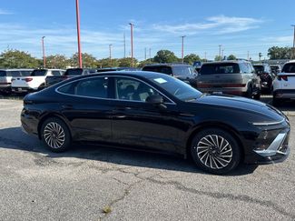 New 2025 Hyundai Sonata SEL video 3