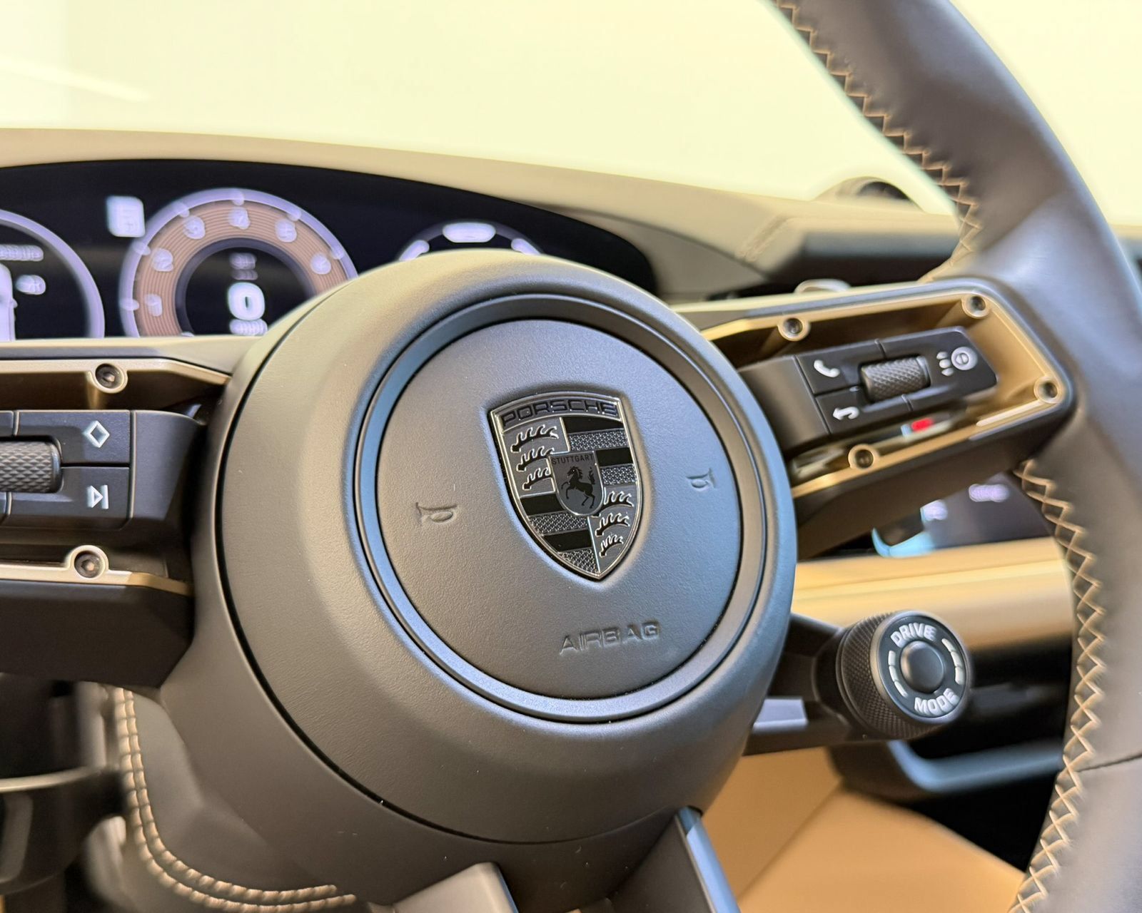 Used 2025 Porsche Cayenne Turbo AWD/4WD image 29
