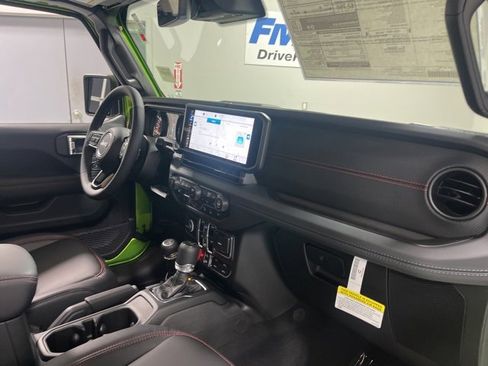 New 2025 Jeep Gladiator Rubicon image 25