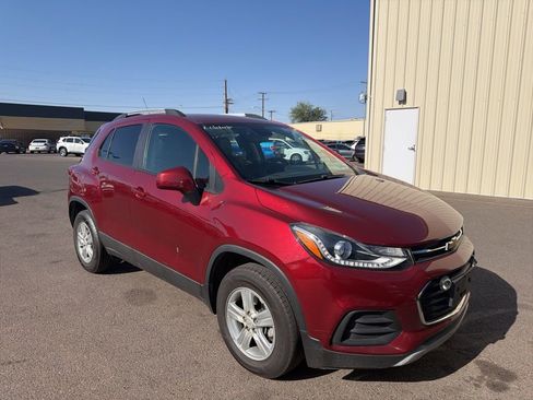 Used 2021 Chevrolet Trax LT AWD/4WD image 2