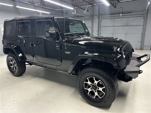 Used 2016 Jeep Wrangler Unlimited Sahara AWD/4WD image 8