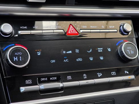 Certified 2025 Hyundai Santa Fe SEL image 33