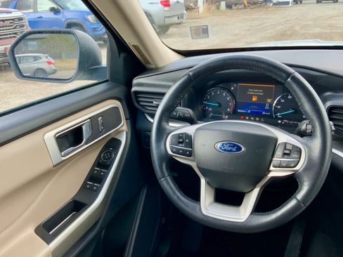 Used 2022 Ford Explorer XLT AWD/4WD image 39