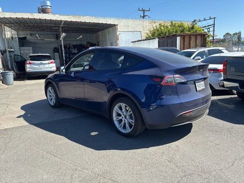 Used 2022 Tesla Model Y Long Range image 3