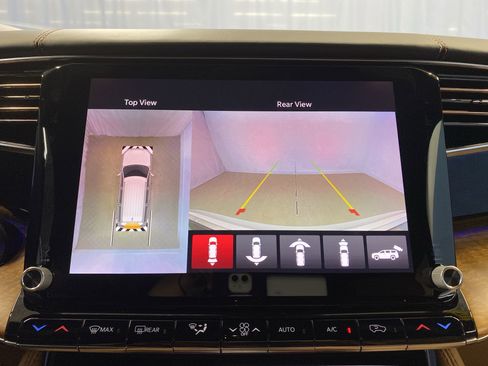 Used 2022 Jeep Grand Wagoneer Series III w/ Rear Seat Video Group 1 image 18