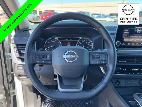 Certified 2025 Nissan Rogue SV FWD image 18