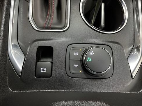 Used 2023 Chevrolet Traverse RS image 30