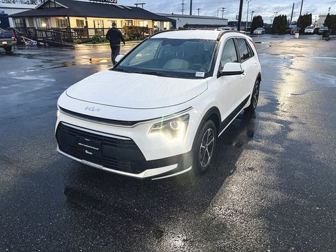 Used 2024 Kia Niro EX image 3