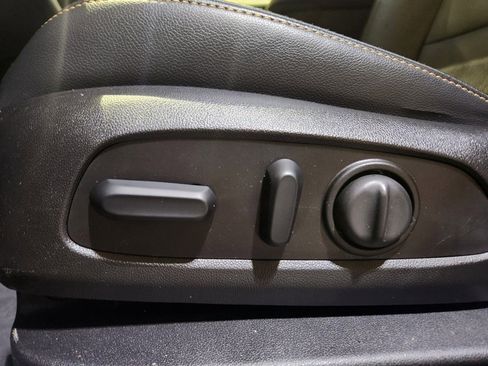 Used 2019 Chevrolet Equinox Premier image 16