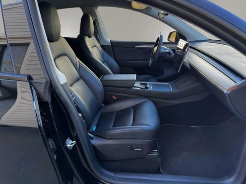 Used 2023 Tesla Model Y Long Range image 18