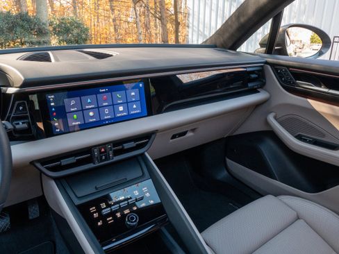 Used 2025 Porsche Macan Electric image 22