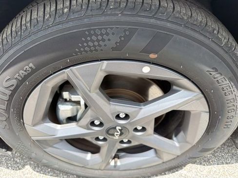 Used 2025 Kia K4 FWD image 32