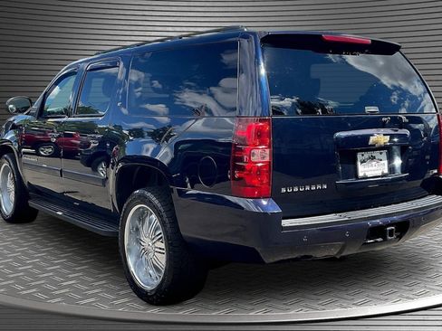 Used 2008 Chevrolet Suburban LT w/ LT Preferred Equipment Group AWD/4WD image 4