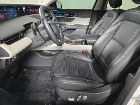 Used 2024 Lincoln Nautilus Reserve w/ Equipment Group 202A image 11