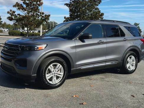 Used 2022 Ford Explorer XLT image 4