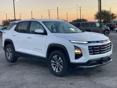 Used 2025 Chevrolet Equinox LT image 3