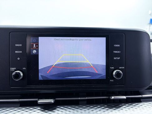 Certified 2023 Kia Carnival LX image 6