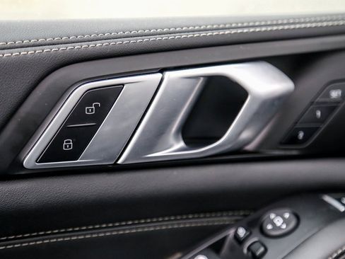 Used 2025 BMW X5 xDrive50e w/ M Sport Package image 17