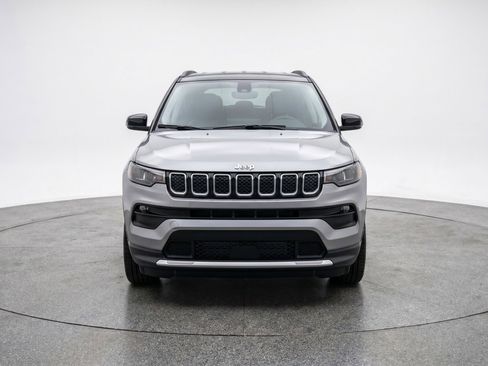 Used 2025 Jeep Compass Limited AWD/4WD image 2