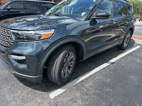 Used 2022 Ford Explorer XLT w/ Equipment Group 202A RWD image 2